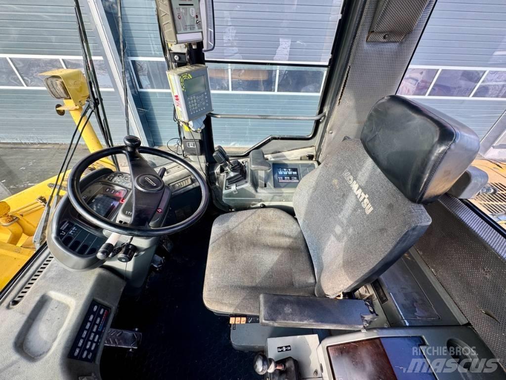 Komatsu WA 470-3H Gumikerekes homlokrakodók