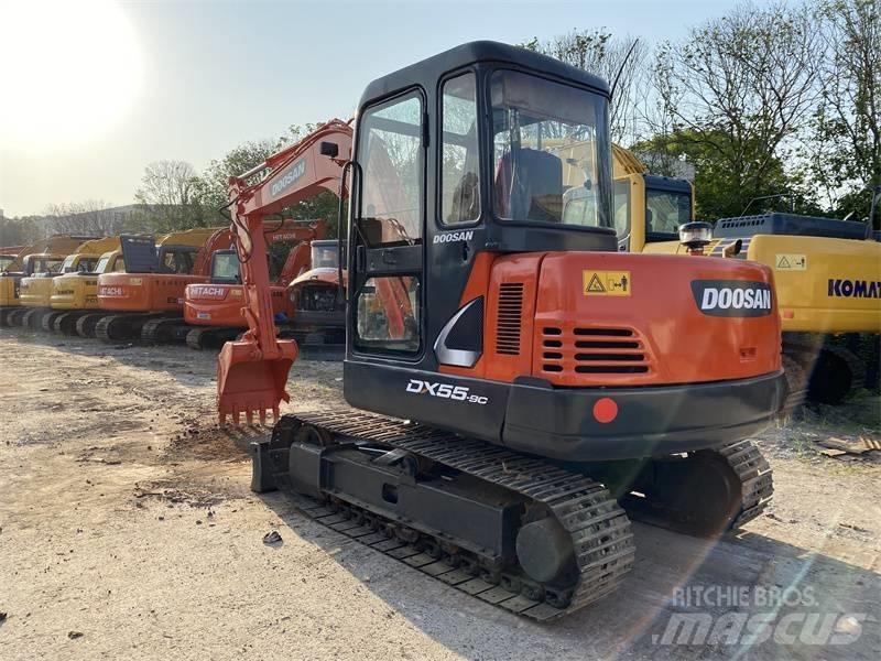 Doosan DX 55 Gumikerekes kotrók