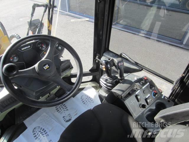 CAT 906 Gumikerekes homlokrakodók