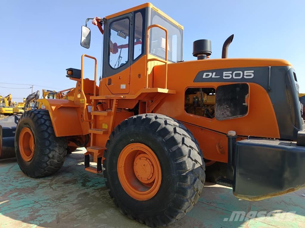 Doosan DL 505 Gumikerekes homlokrakodók
