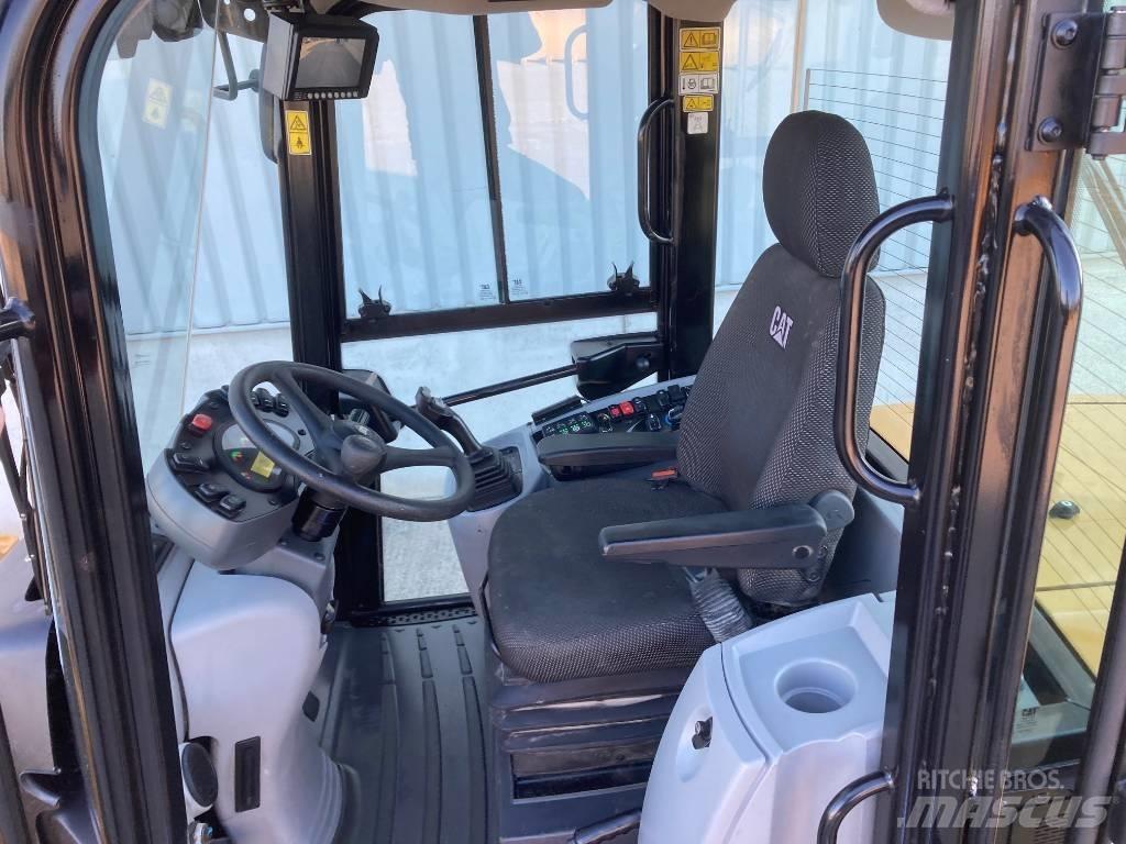 CAT 910 Gumikerekes homlokrakodók