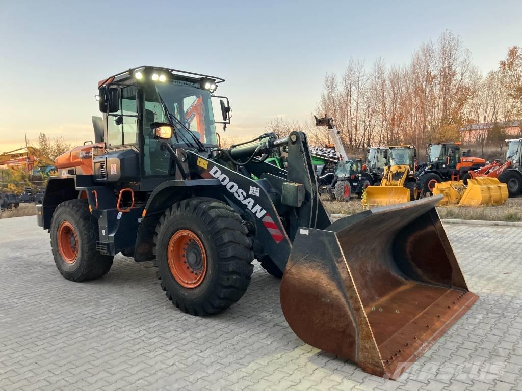 Doosan DL 280-7 Gumikerekes homlokrakodók