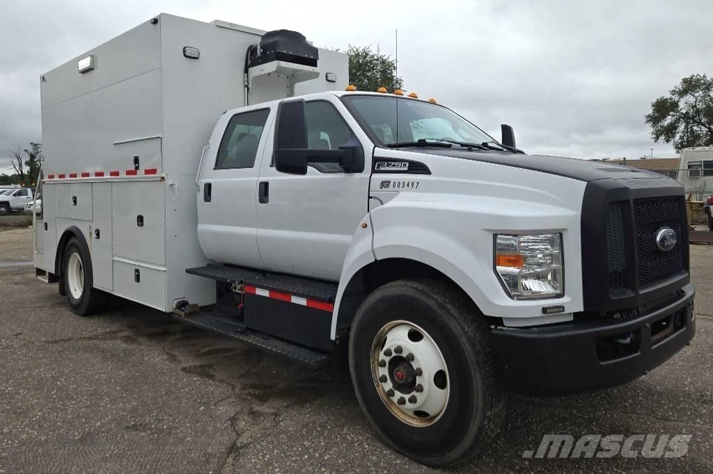 Ford F 750 SD Kis teherszállító/Platós kocsi