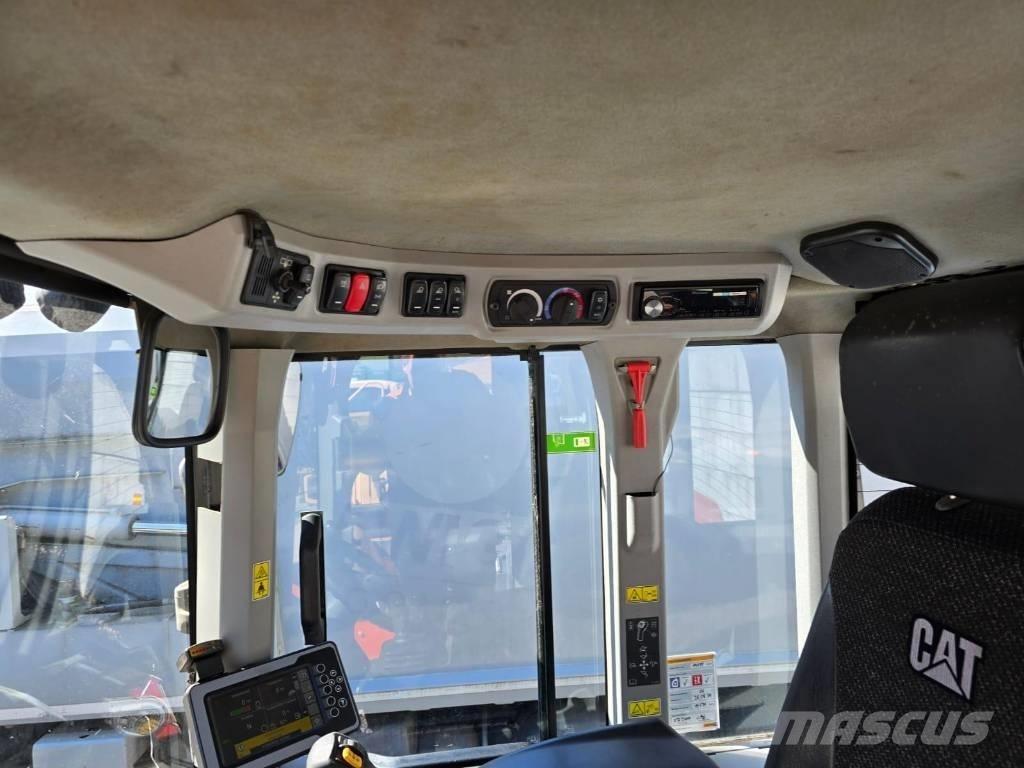 CAT 926M Gumikerekes homlokrakodók