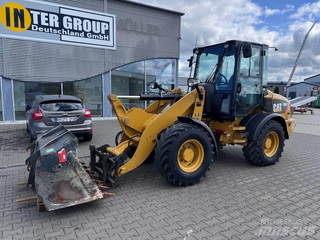 CAT 908 H Gumikerekes homlokrakodók