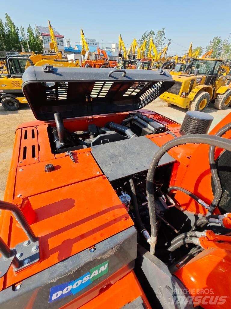 Doosan DX 225 LC Lánctalpas kotrók