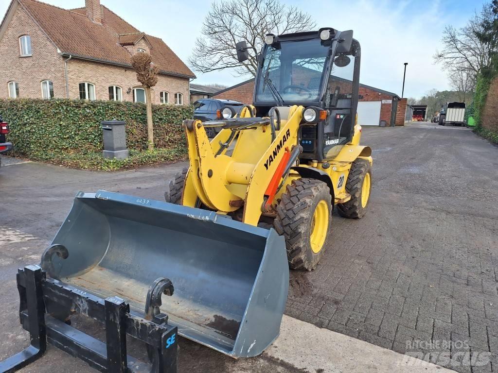 Yanmar V8 Univerzális rakodók