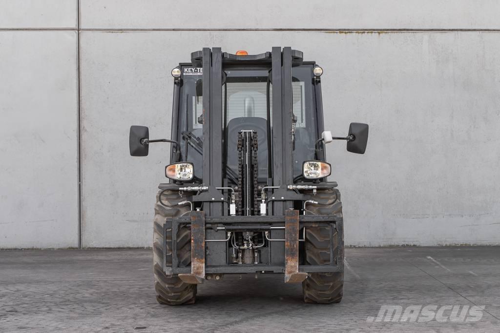 Manitou MC 25-4 Dízel targoncák