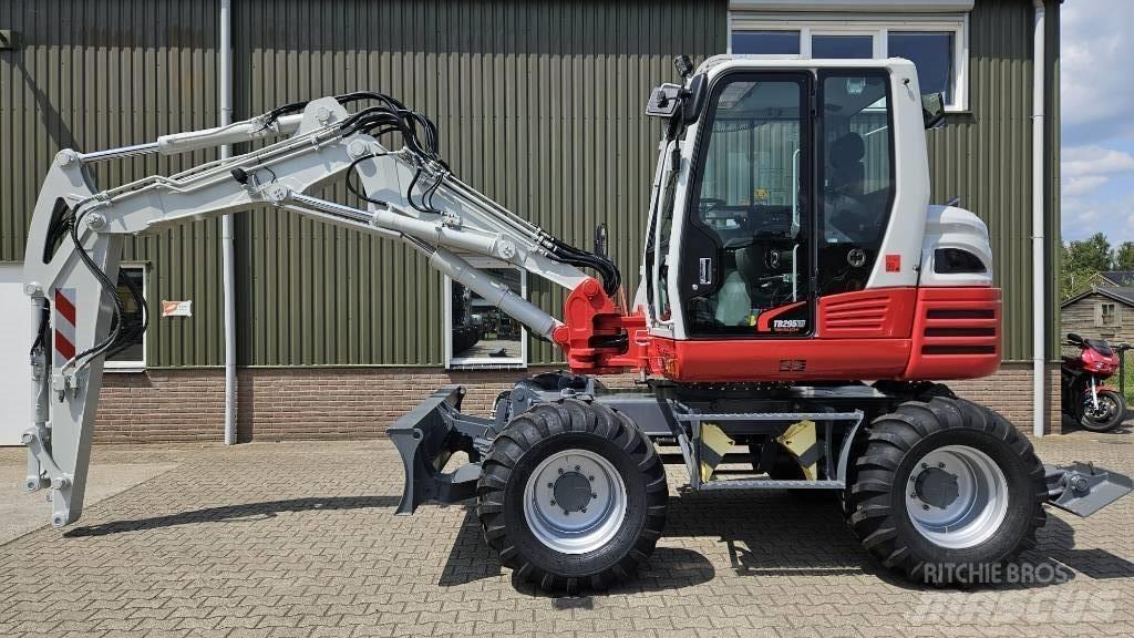 Takeuchi TB295W Gumikerekes kotrók