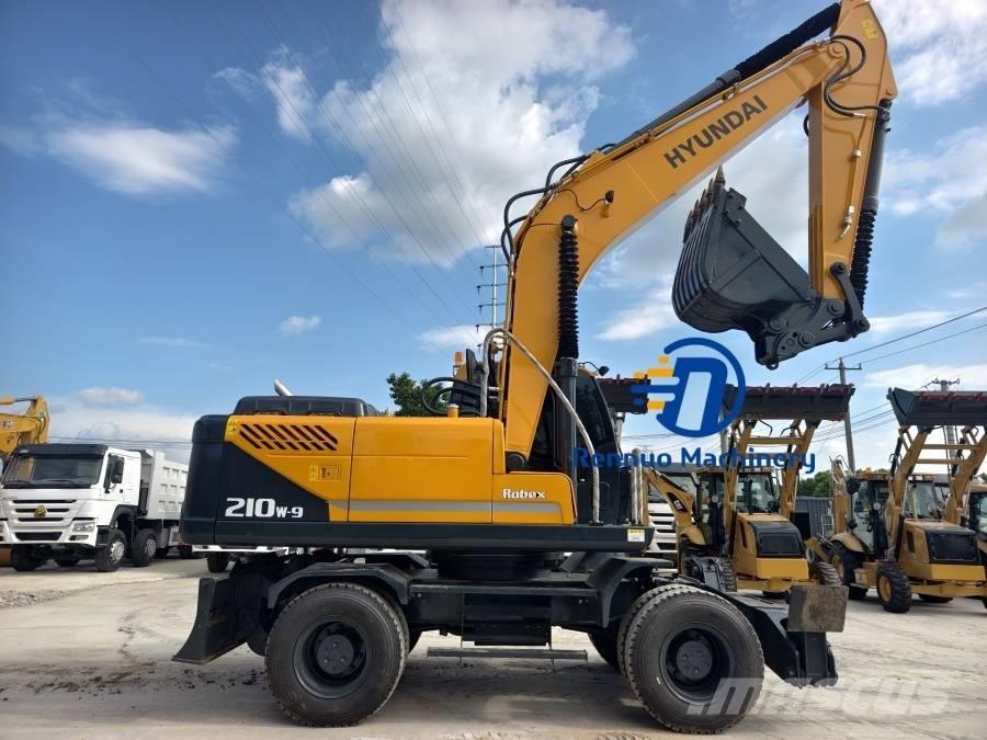 Hyundai 210W-9 Gumikerekes kotrók