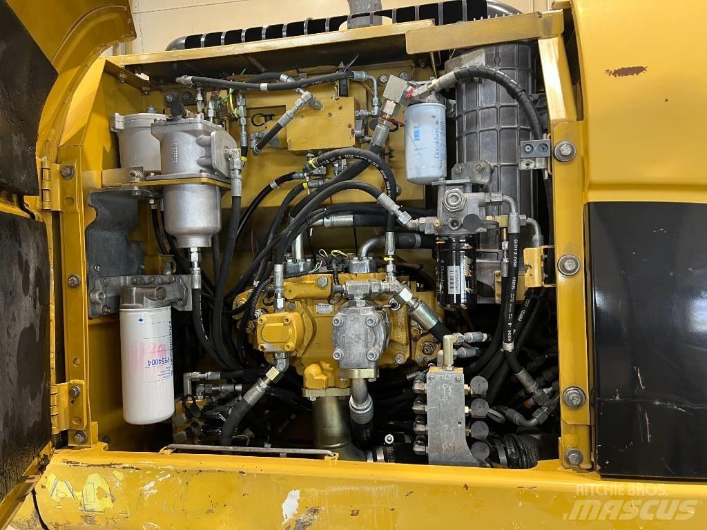 CAT 323 D L Lánctalpas kotrók