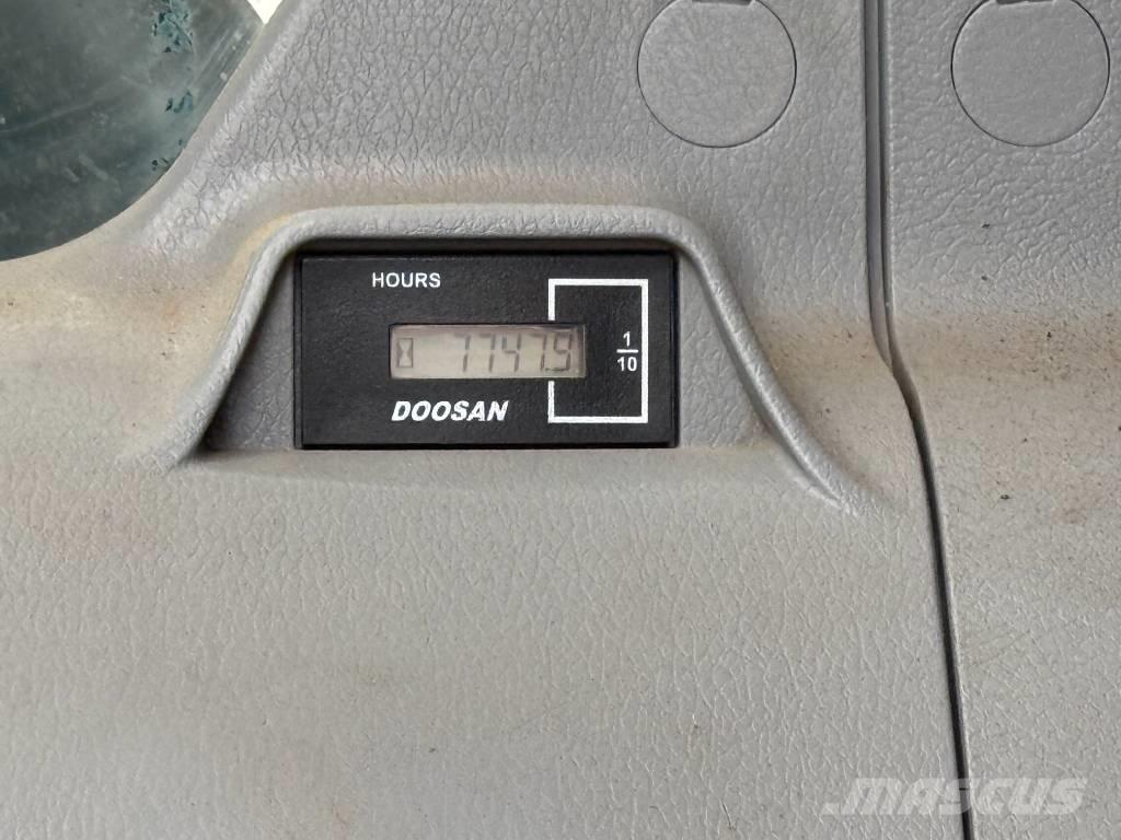 Doosan DX 225 LC-5 Lánctalpas kotrók