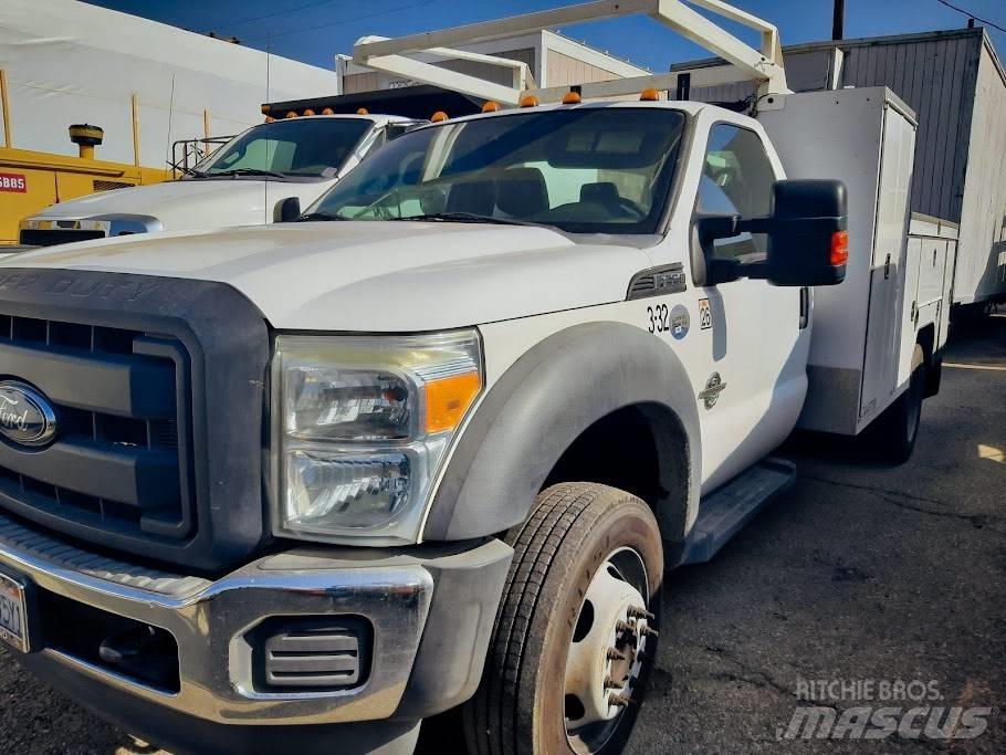 Ford F 550 Kis teherszállító/Platós kocsi