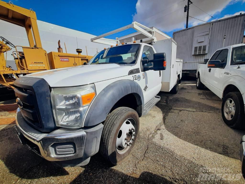Ford F 550 Kis teherszállító/Platós kocsi