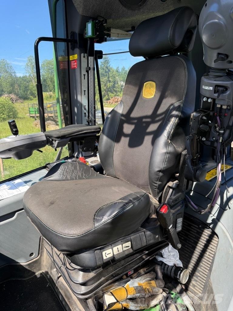 John Deere 1270 G Betakarítók