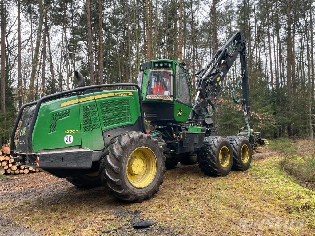 John Deere 1270 G Betakarítók