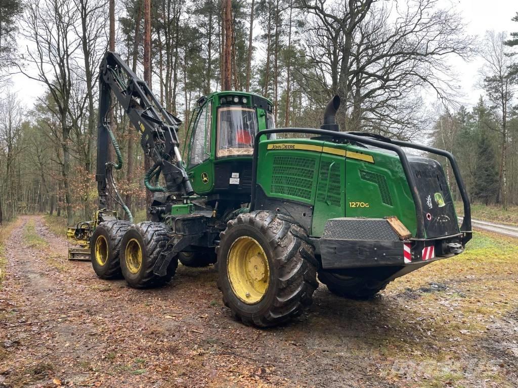 John Deere 1270 G Betakarítók