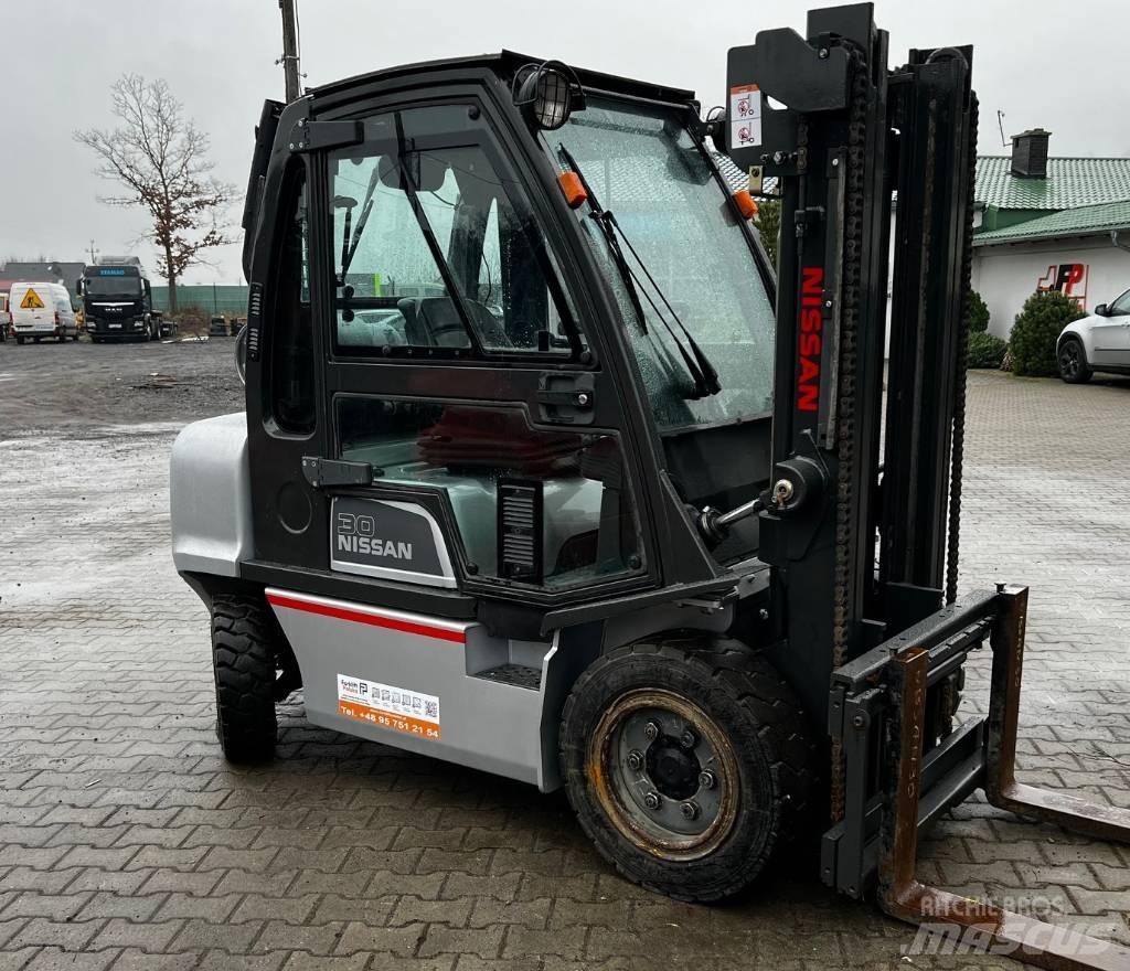 Nissan UG1D2A30LQ Gázüzemű targoncák