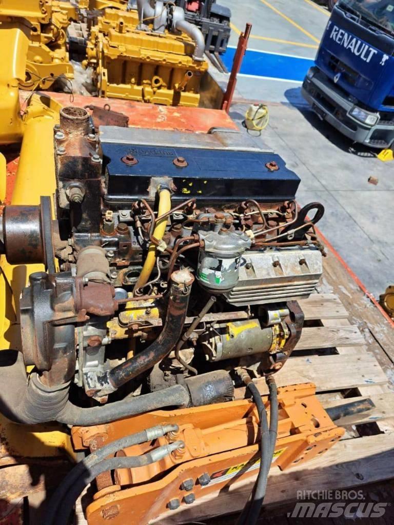 JCB 3CXT Motorok