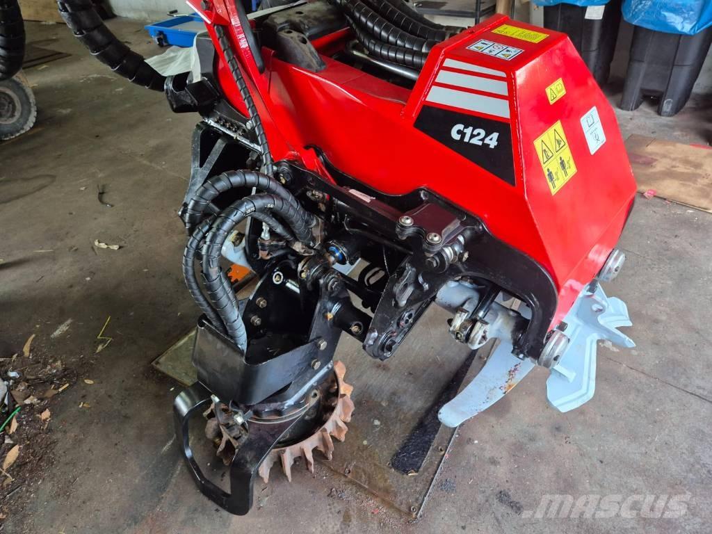 Komatsu C 124 Betakarító fejek