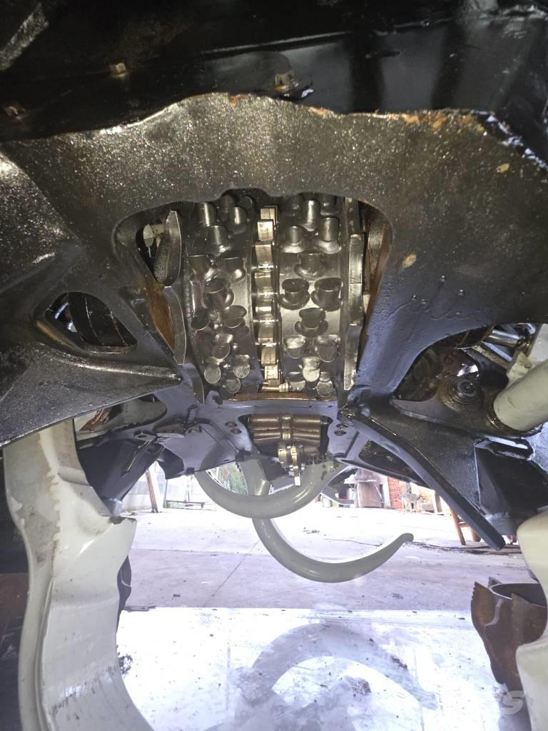 Komatsu C 124 Betakarító fejek