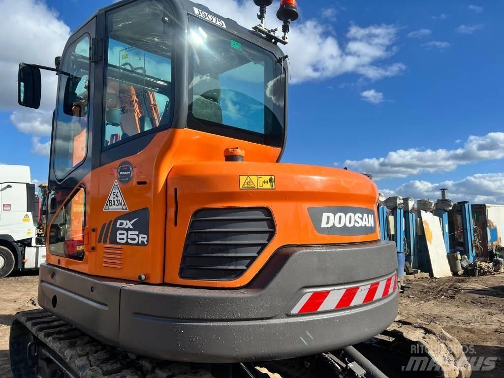 Doosan DX 85 R Közepes (midi) kotrók 7 t - 12 t