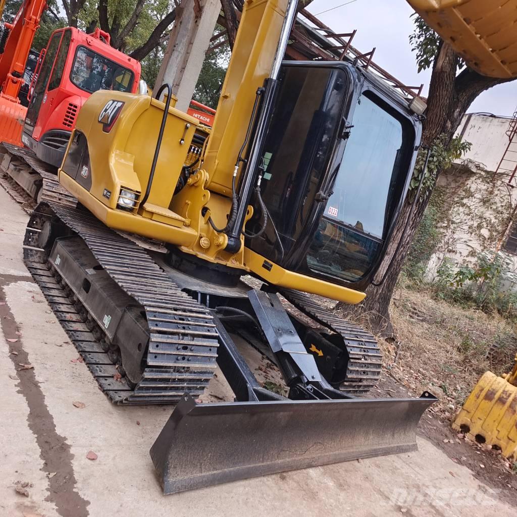 CAT 307D Közepes (midi) kotrók 7 t - 12 t