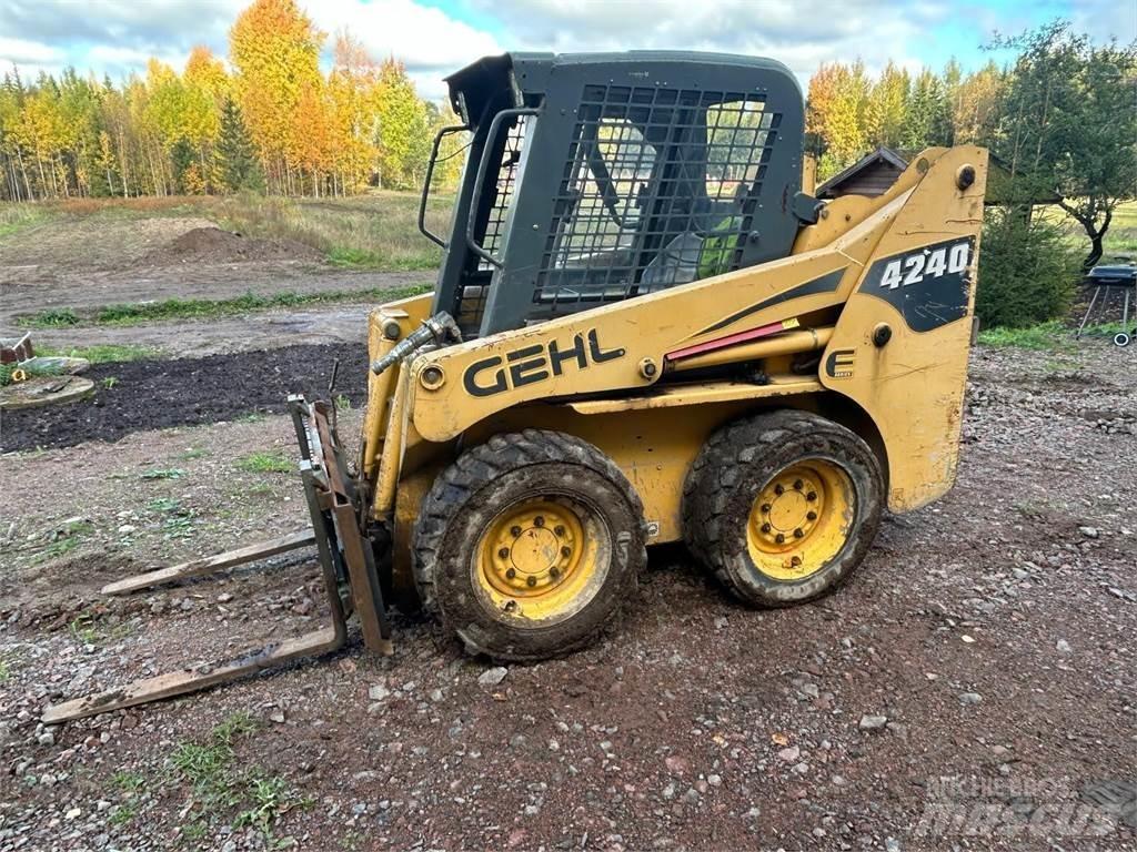 Gehl 4240 Kompaktrakodók