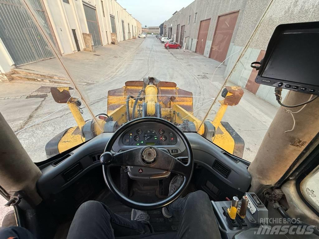 Komatsu WA 380-5H Gumikerekes homlokrakodók