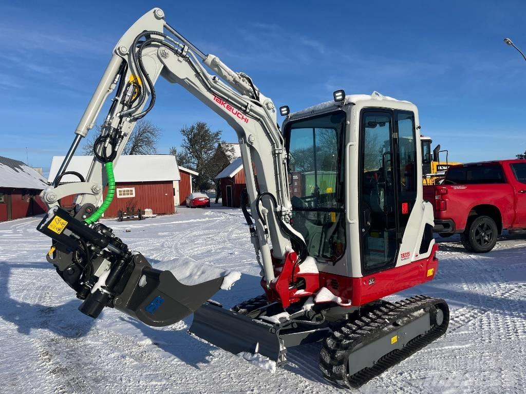 Takeuchi TB225 Mini kotrók < 7t