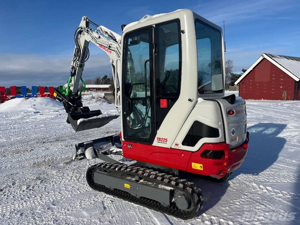 Takeuchi TB225 Mini kotrók < 7t