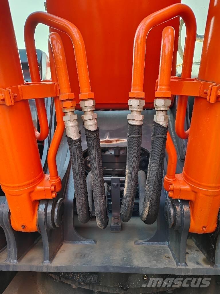 Hitachi ZX 210 Lánctalpas kotrók