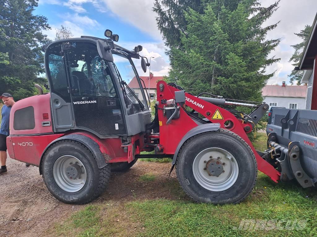 Weidemann 4070CX100 Gumikerekes homlokrakodók