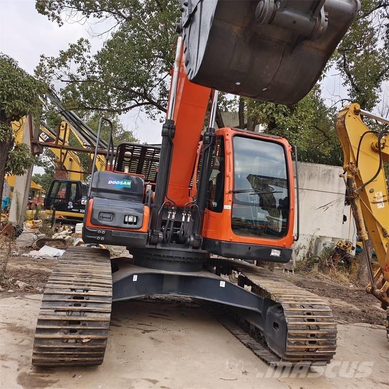 Doosan DX 225 Lánctalpas kotrók