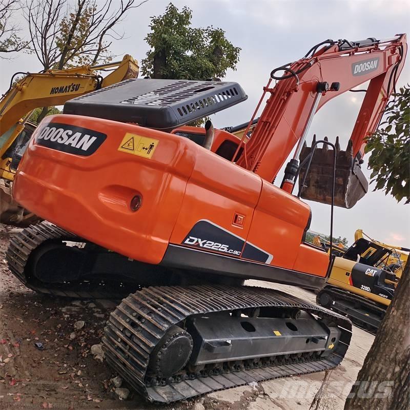 Doosan DX 225 Lánctalpas kotrók