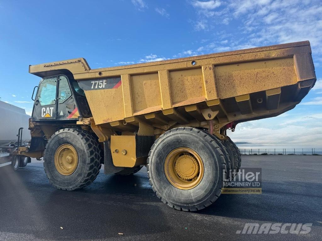 CAT 775 F Nehézdömper