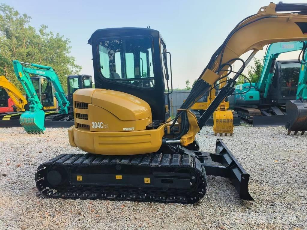 CAT 304 CR Mini kotrók < 7t