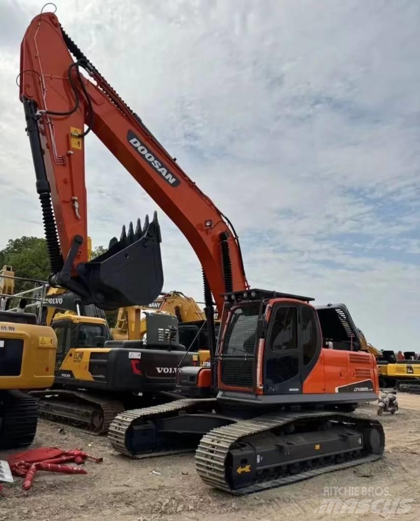 Doosan DX 225 Lánctalpas kotrók