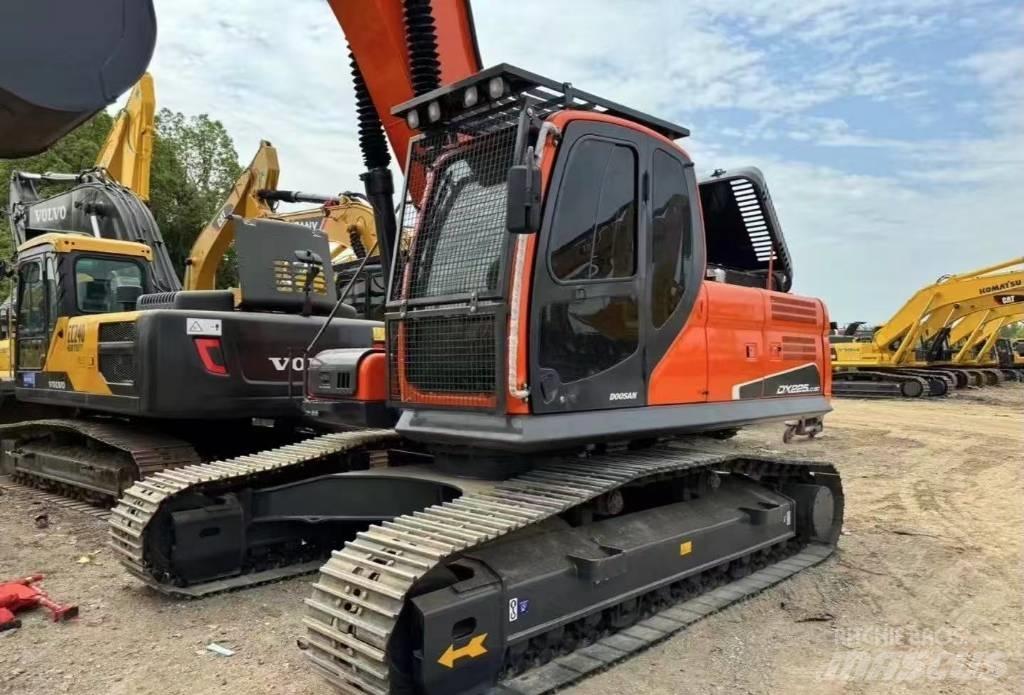 Doosan DX 225 Lánctalpas kotrók
