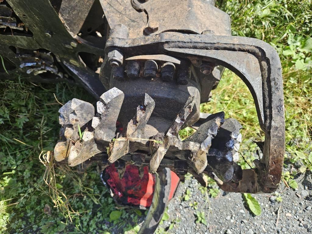 Komatsu 951 Betakarítók