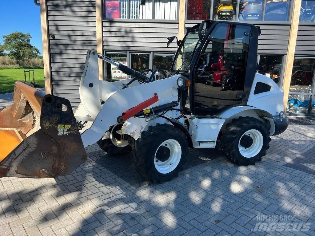 Yanmar 1201 Gumikerekes homlokrakodók
