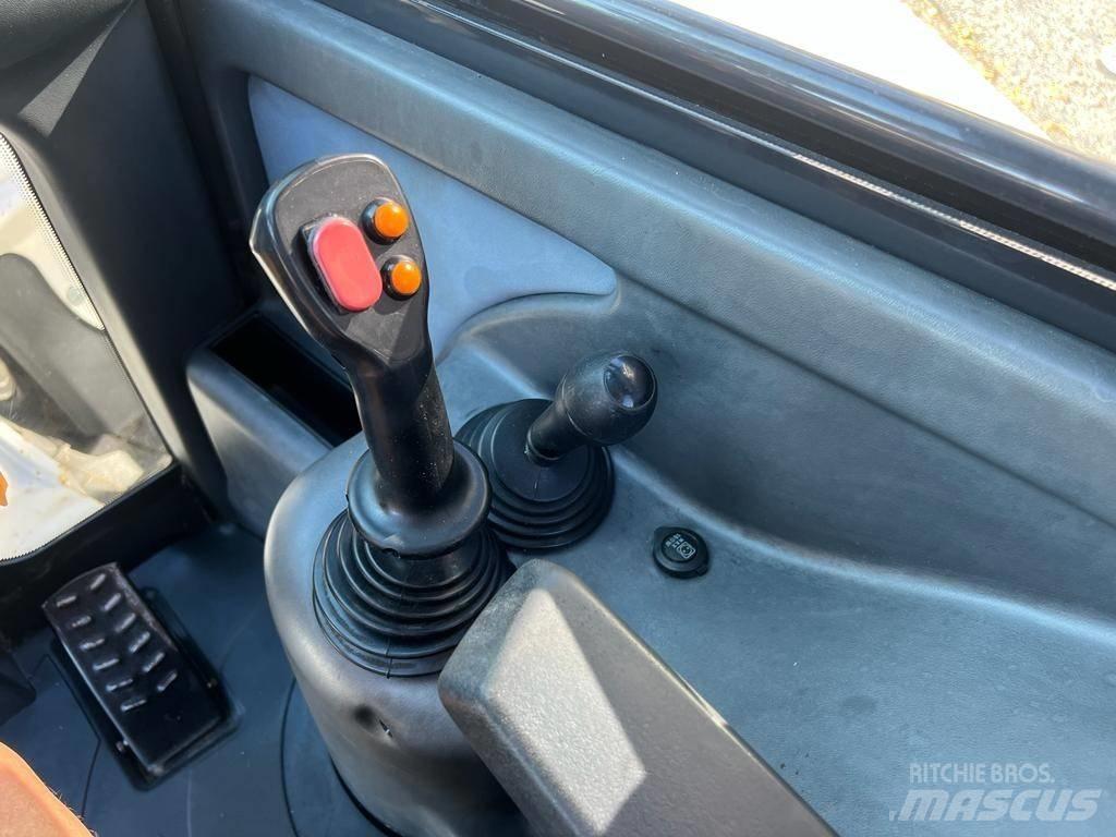 Yanmar 1201 Gumikerekes homlokrakodók
