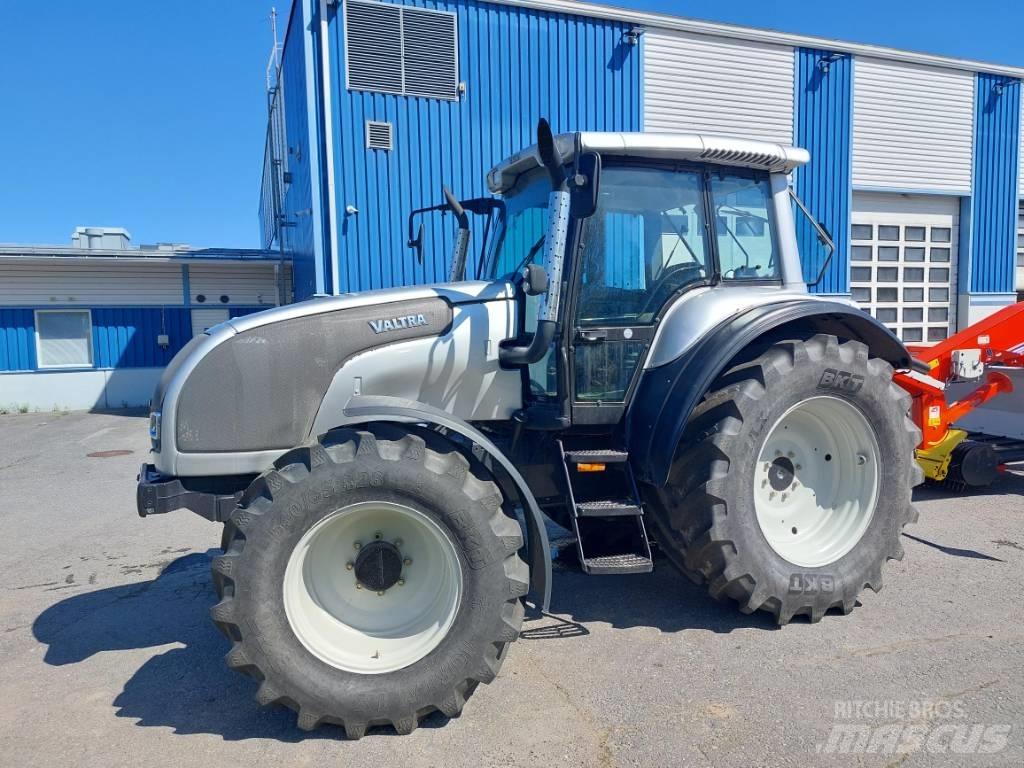 Valtra M 120 E Traktorok