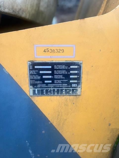 Liebherr 554 Gumikerekes homlokrakodók