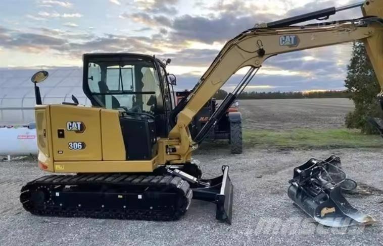 CAT 306 Mini kotrók < 7t