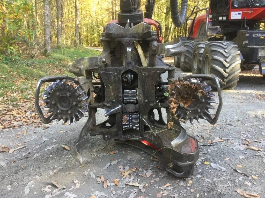 Komatsu 931 XC Betakarítók