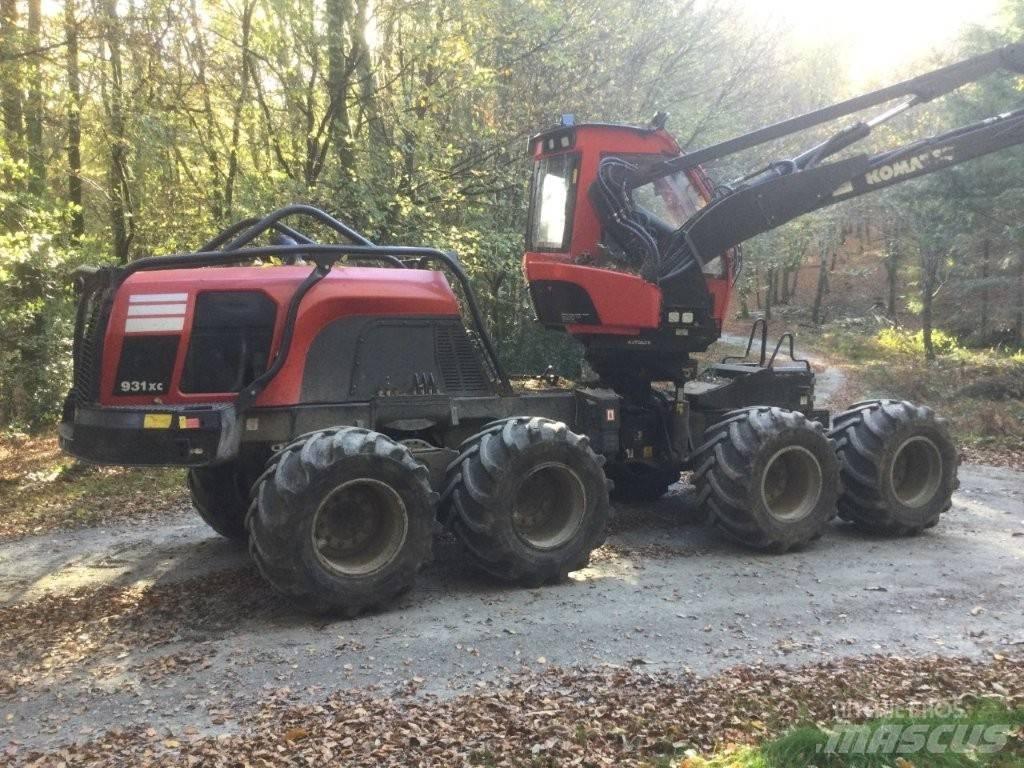 Komatsu 931 XC Betakarítók