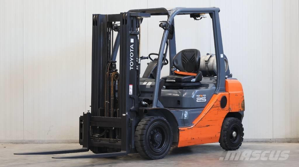 Toyota 02-8 FGF 25 Gázüzemű targoncák