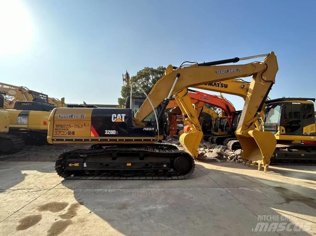 CAT 320D2 Lánctalpas kotrók