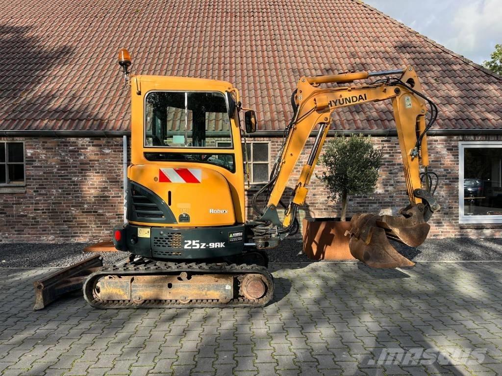 Hyundai R25Z-9 AK Lánctalpas kotrók